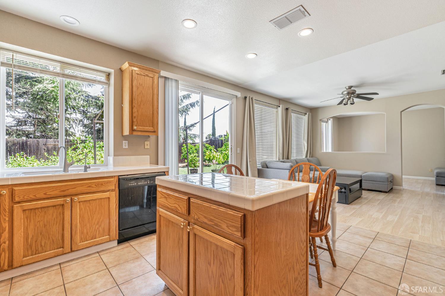Detail Gallery Image 11 of 50 For 2415 Crystal Way, Antioch,  CA 94531 - 4 Beds | 2/1 Baths