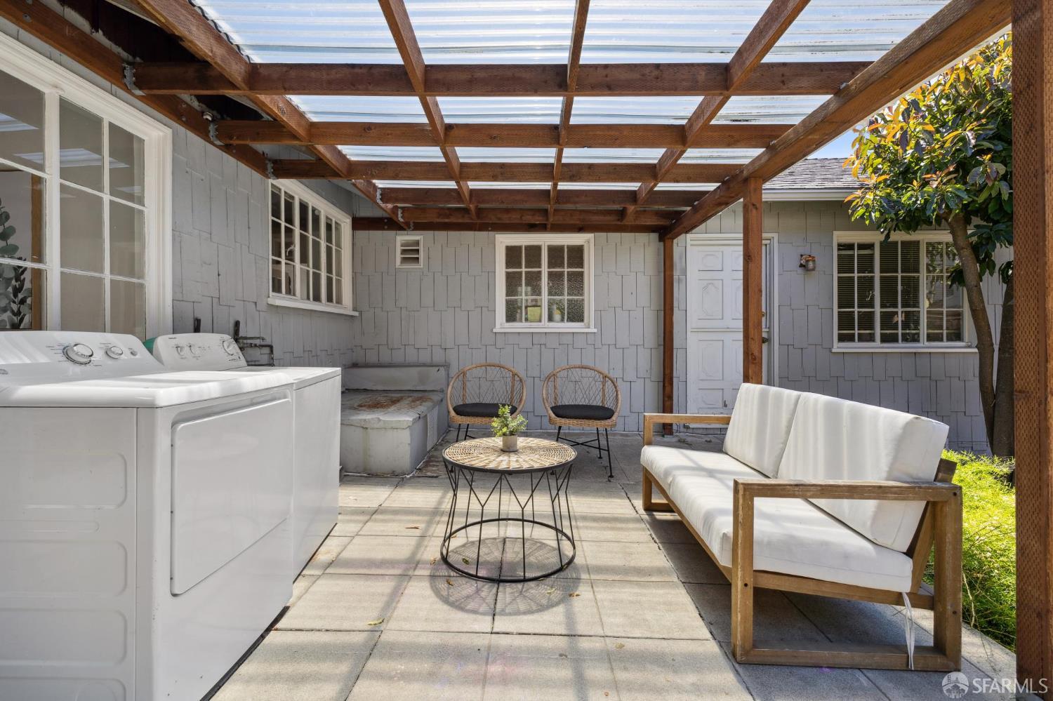 Detail Gallery Image 43 of 76 For 1115 Capuchino Ave, Burlingame,  CA 94010 - 4 Beds | 2 Baths