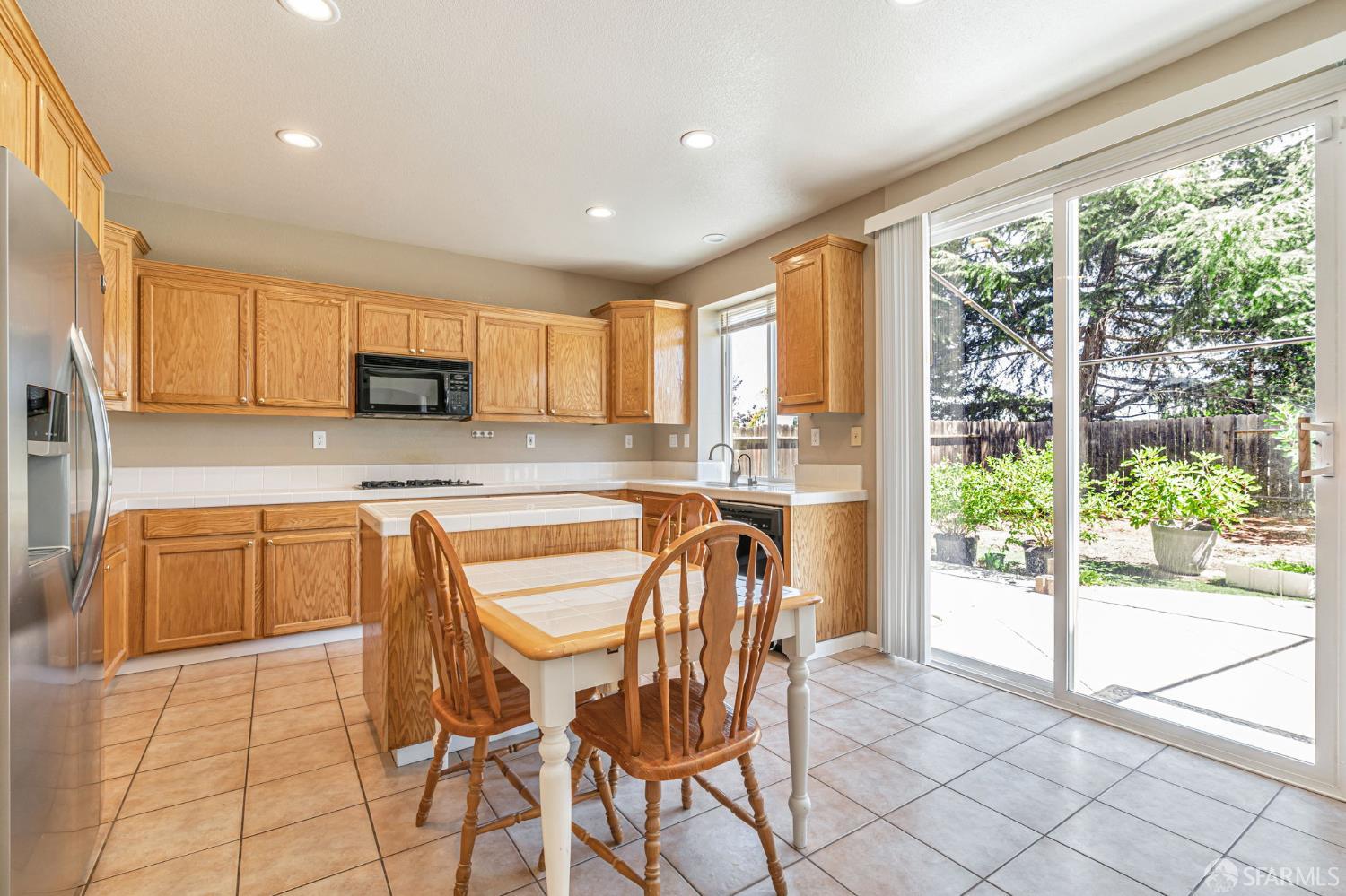 Detail Gallery Image 12 of 50 For 2415 Crystal Way, Antioch,  CA 94531 - 4 Beds | 2/1 Baths
