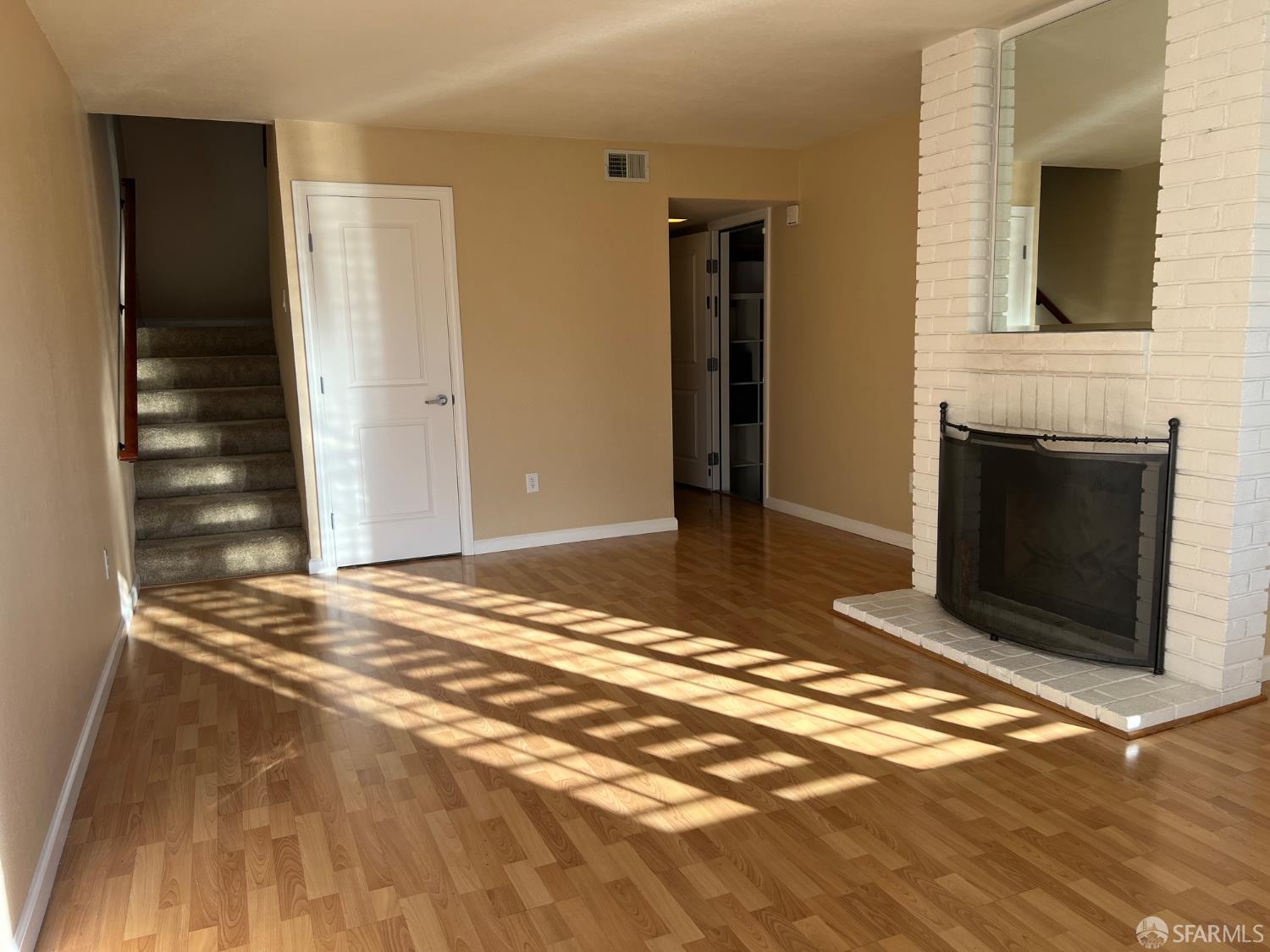 Detail Gallery Image 4 of 19 For 3131 Somerset Ave, Castro Valley,  CA 94546 - 3 Beds | 2/1 Baths