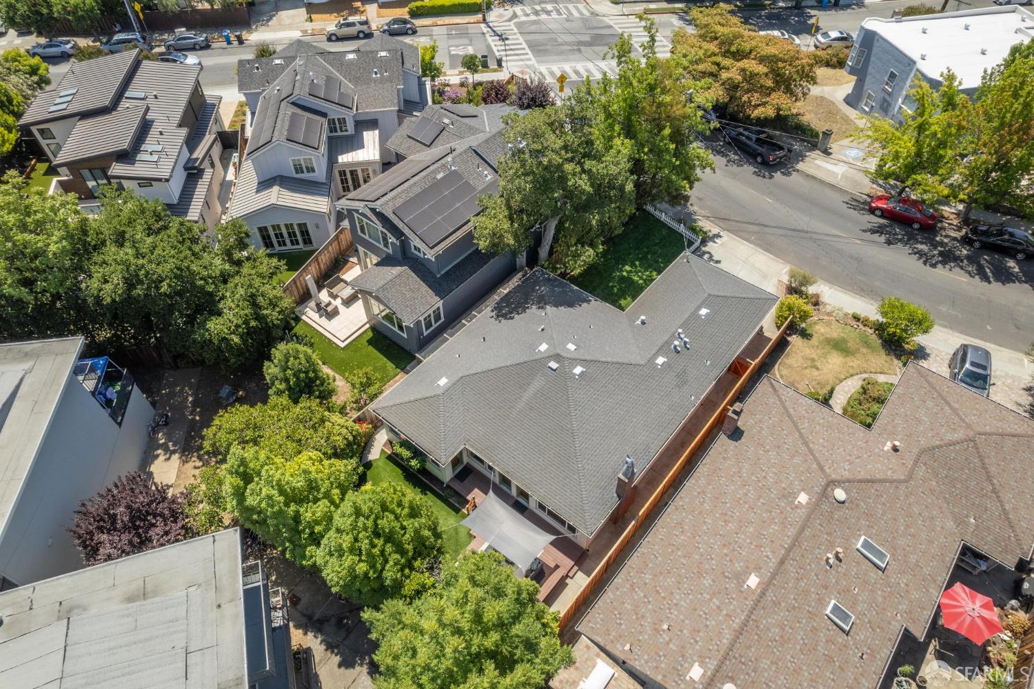 Detail Gallery Image 69 of 71 For 885 Elm St, San Carlos,  CA 94070 - 3 Beds | 2 Baths