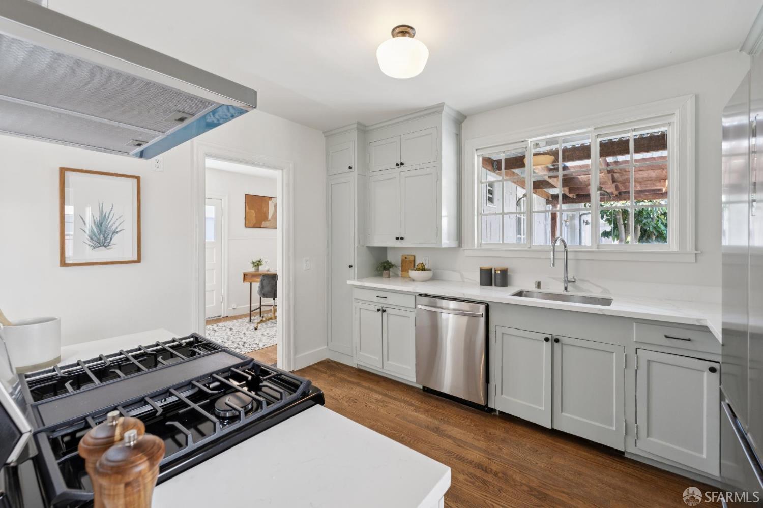 Detail Gallery Image 16 of 76 For 1115 Capuchino Ave, Burlingame,  CA 94010 - 4 Beds | 2 Baths