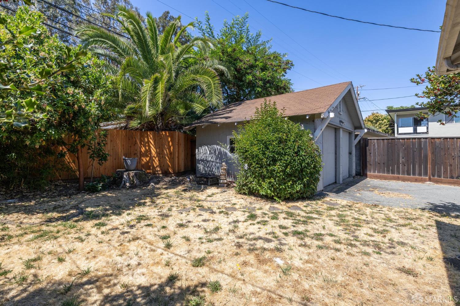 Detail Gallery Image 65 of 76 For 1115 Capuchino Ave, Burlingame,  CA 94010 - 4 Beds | 2 Baths