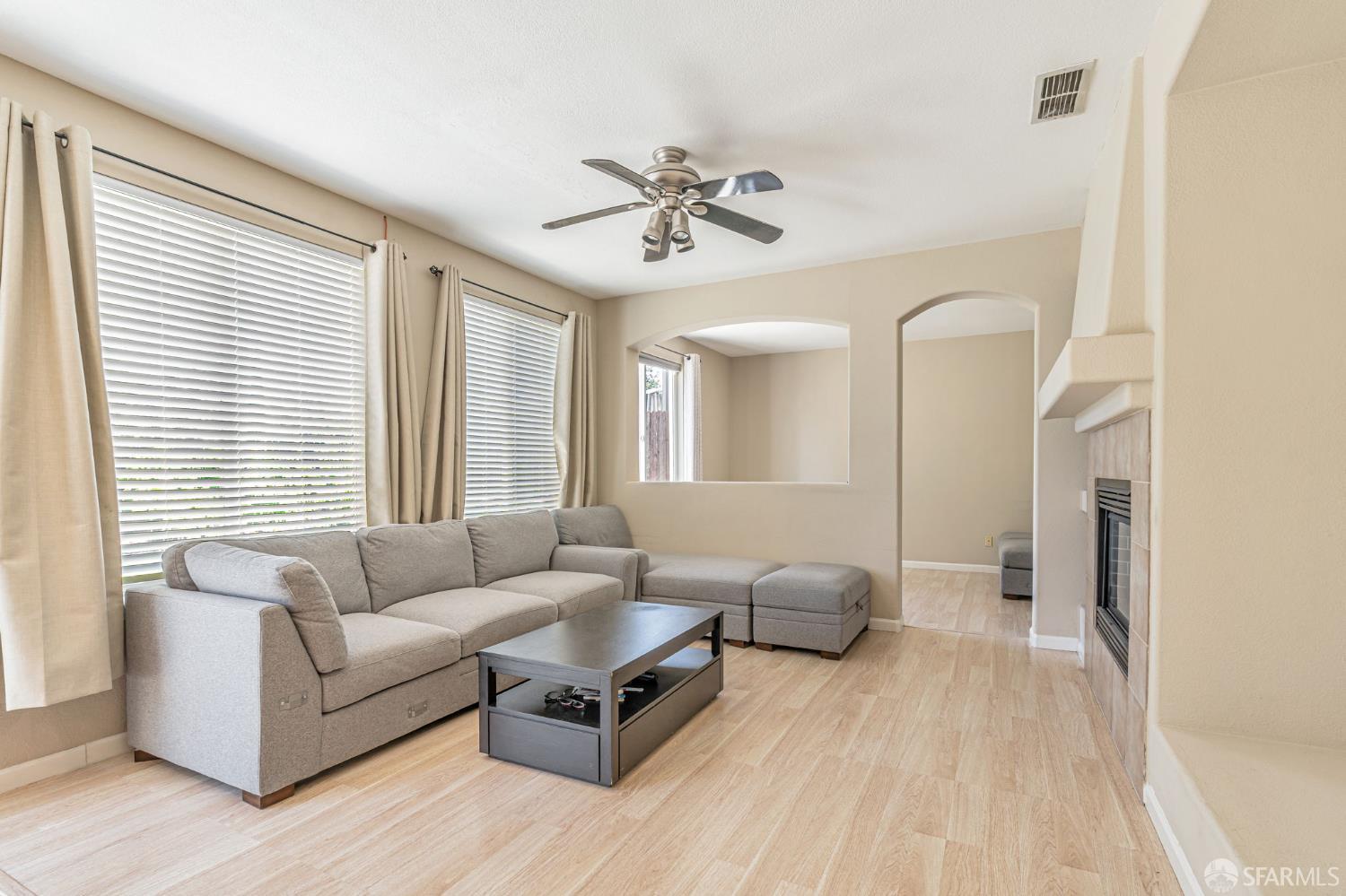 Detail Gallery Image 5 of 50 For 2415 Crystal Way, Antioch,  CA 94531 - 4 Beds | 2/1 Baths