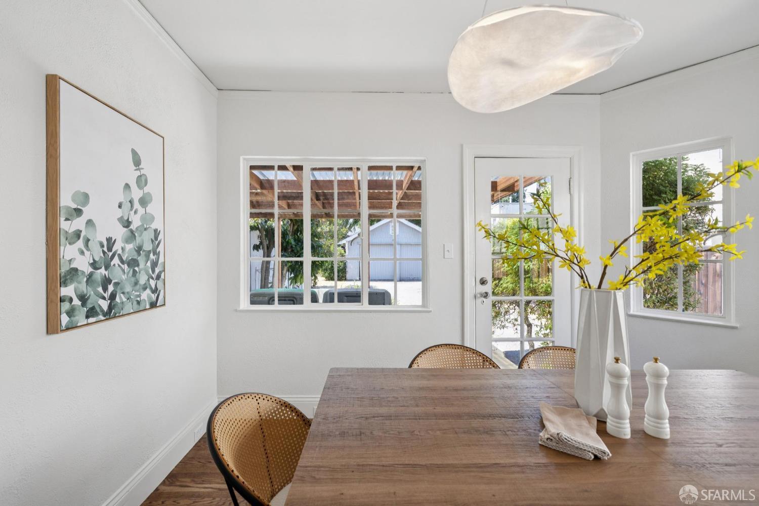 Detail Gallery Image 19 of 76 For 1115 Capuchino Ave, Burlingame,  CA 94010 - 4 Beds | 2 Baths