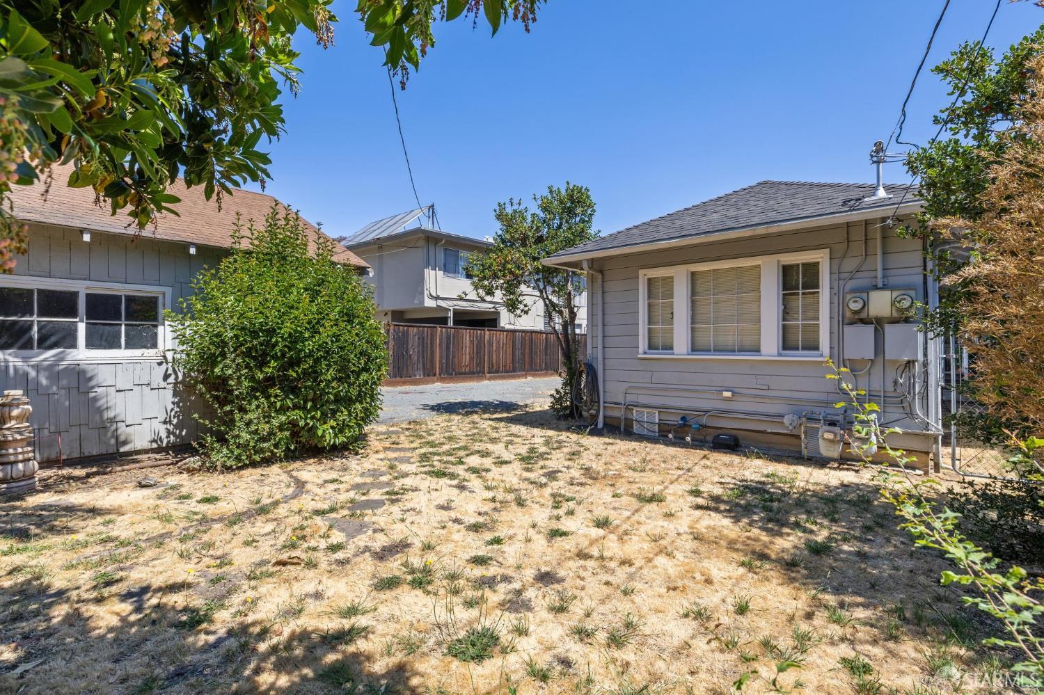 Detail Gallery Image 64 of 76 For 1115 Capuchino Ave, Burlingame,  CA 94010 - 4 Beds | 2 Baths