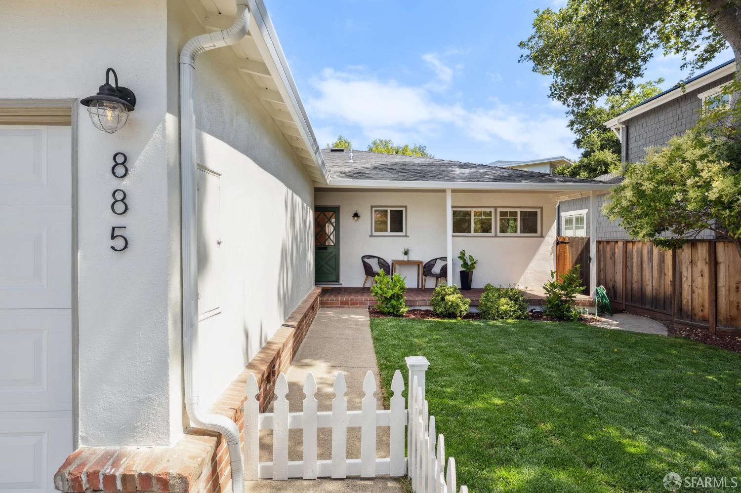 Detail Gallery Image 4 of 71 For 885 Elm St, San Carlos,  CA 94070 - 3 Beds | 2 Baths