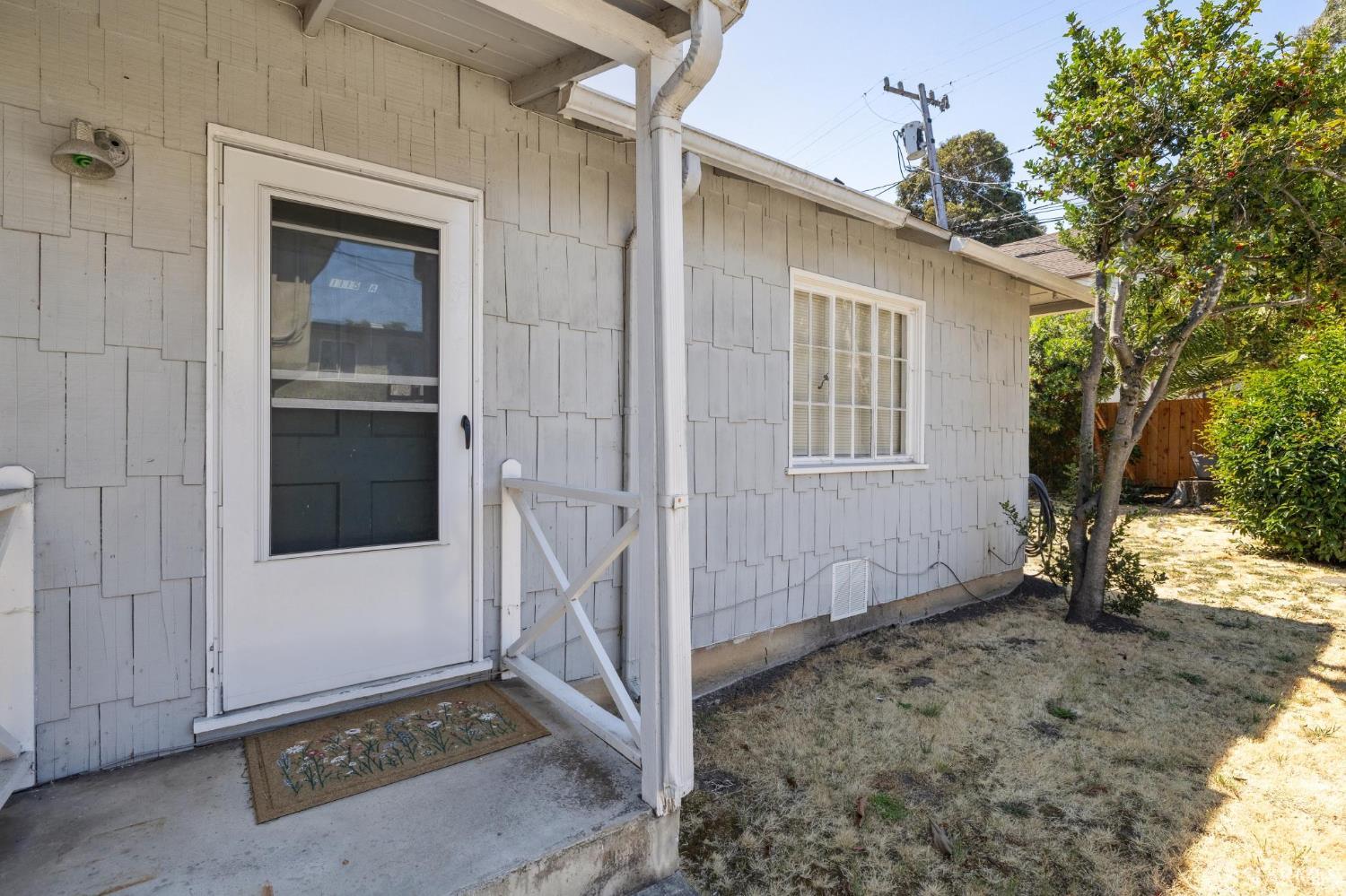 Detail Gallery Image 47 of 76 For 1115 Capuchino Ave, Burlingame,  CA 94010 - 4 Beds | 2 Baths