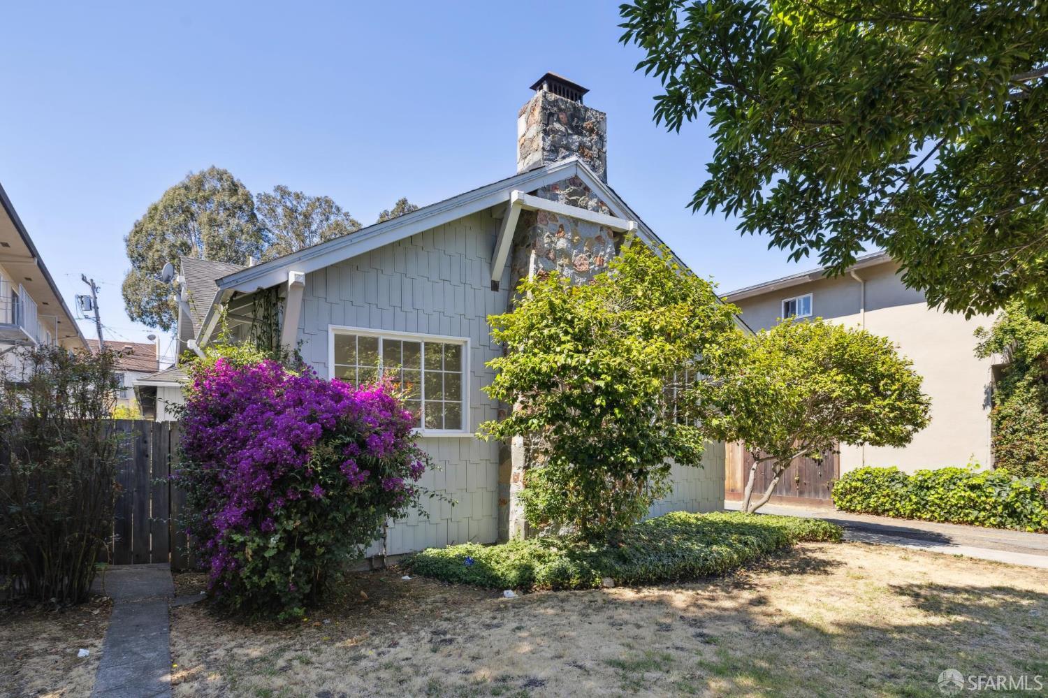 Detail Gallery Image 69 of 76 For 1115 Capuchino Ave, Burlingame,  CA 94010 - 4 Beds | 2 Baths