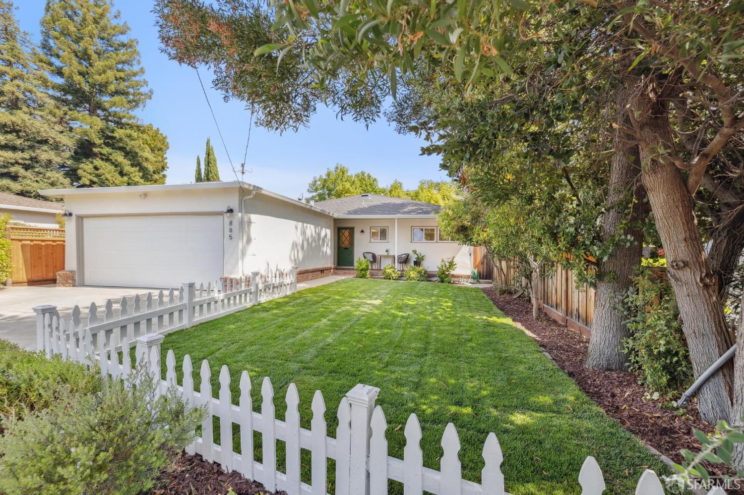 Detail Gallery Image 1 of 71 For 885 Elm St, San Carlos,  CA 94070 - 3 Beds | 2 Baths