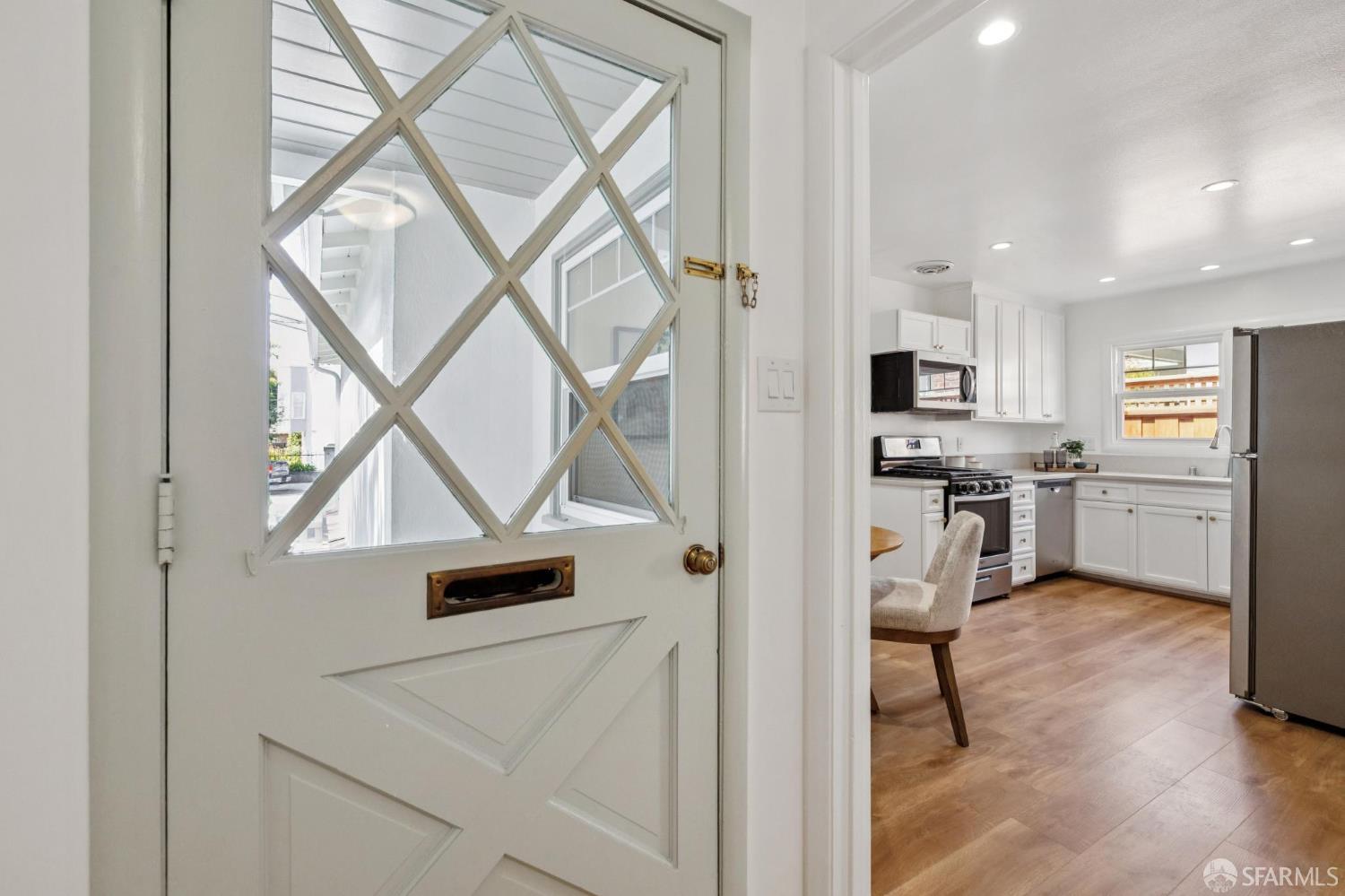 Detail Gallery Image 25 of 71 For 885 Elm St, San Carlos,  CA 94070 - 3 Beds | 2 Baths