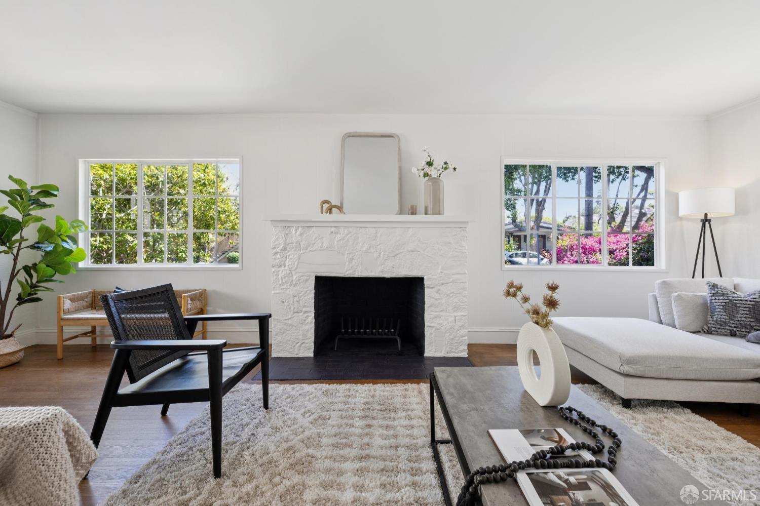 Detail Gallery Image 6 of 76 For 1115 Capuchino Ave, Burlingame,  CA 94010 - 4 Beds | 2 Baths