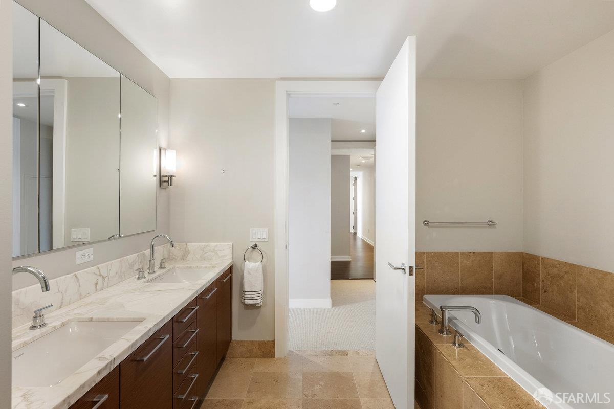 Photo #15: 425059471 Listing: Photo #15