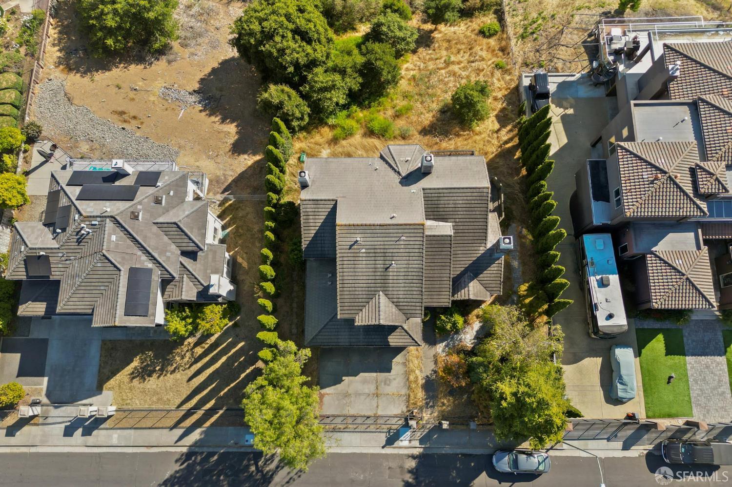 Detail Gallery Image 12 of 13 For 13407 Campus Dr, Oakland,  CA 94619 - 5 Beds | 3 Baths