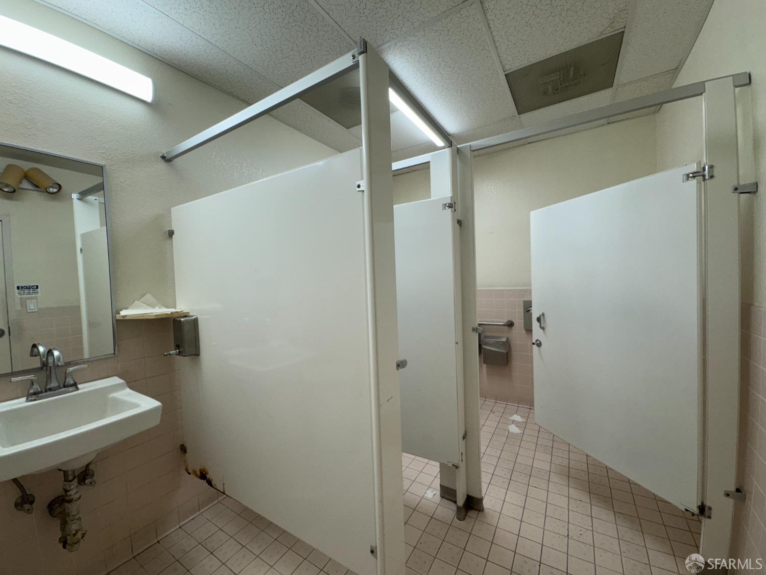 Detail Gallery Image 8 of 19 For 2323 Noriega St #202,  San Francisco,  CA 94122 - – Beds | – Baths