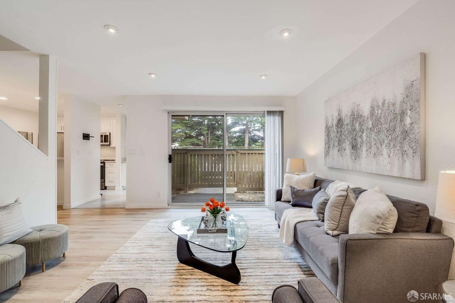 Photo #5: 425058689 Listing 