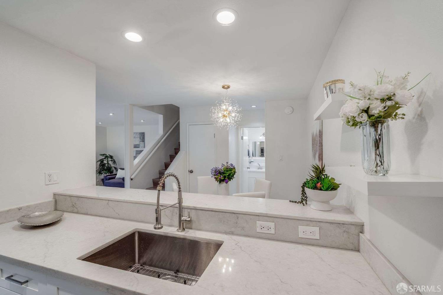 Photo #11: 425058689 Listing: Photo #11
