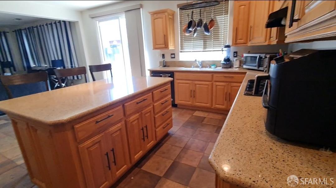 Detail Gallery Image 10 of 42 For 716 Seminole Ct, Discovery Bay,  CA 94505 - 4 Beds | 3 Baths