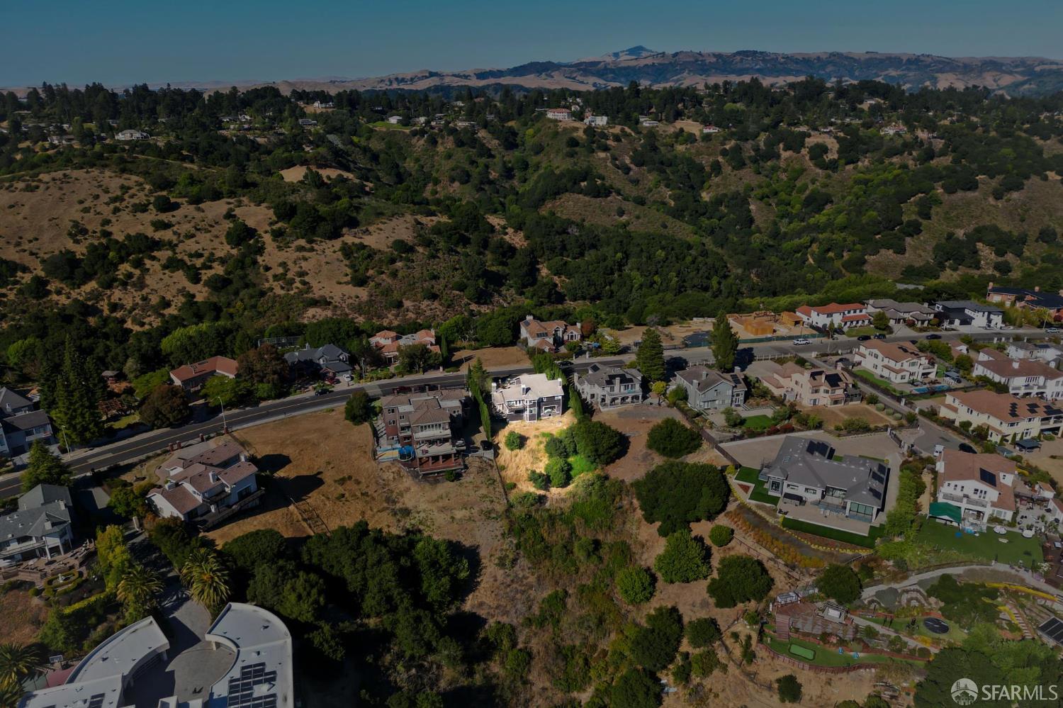 Detail Gallery Image 11 of 13 For 13407 Campus Dr, Oakland,  CA 94619 - 5 Beds | 3 Baths