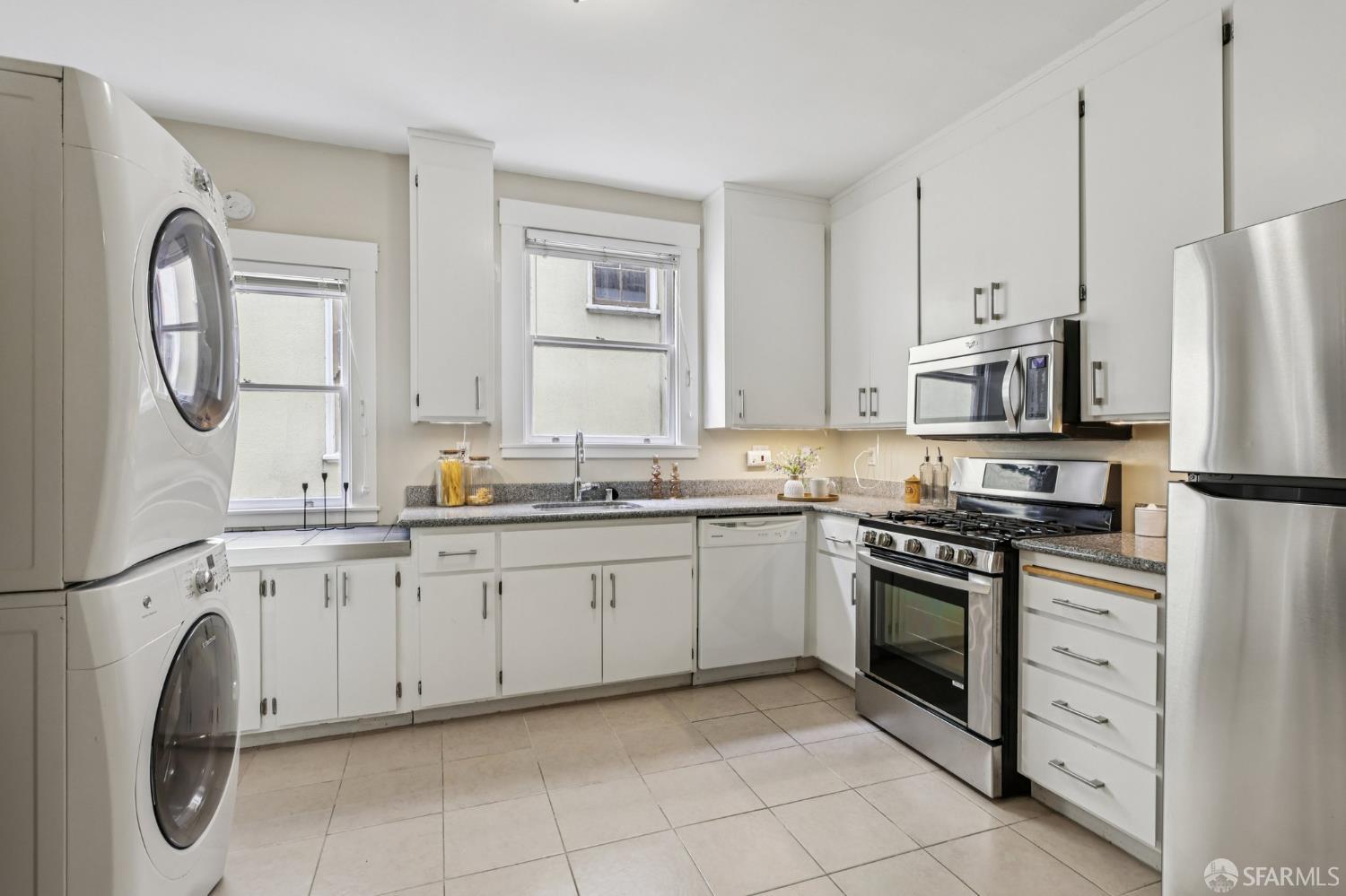 Detail Gallery Image 5 of 32 For 1767 Euclid Ave #4,  Berkeley,  CA 94709 - 2 Beds | 1 Baths