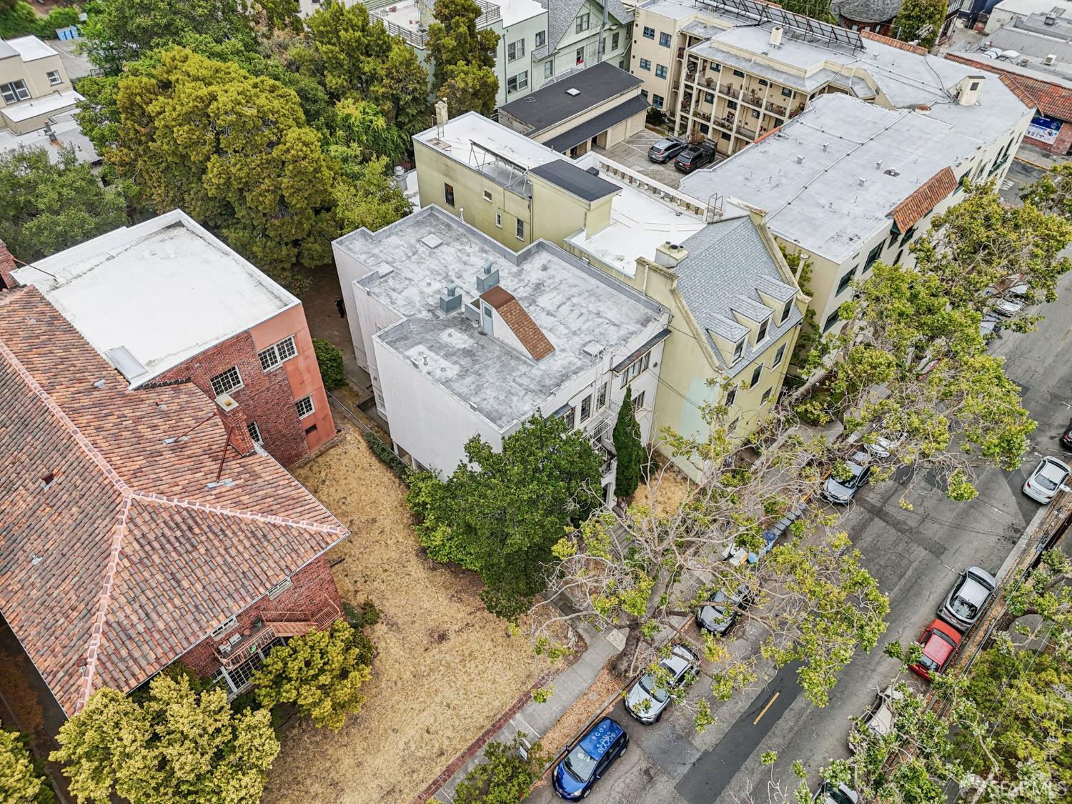 Detail Gallery Image 21 of 32 For 1767 Euclid Ave #4,  Berkeley,  CA 94709 - 2 Beds | 1 Baths
