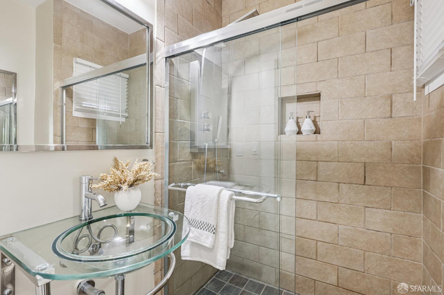 Detail Gallery Image 11 of 32 For 1767 Euclid Ave #4,  Berkeley,  CA 94709 - 2 Beds | 1 Baths