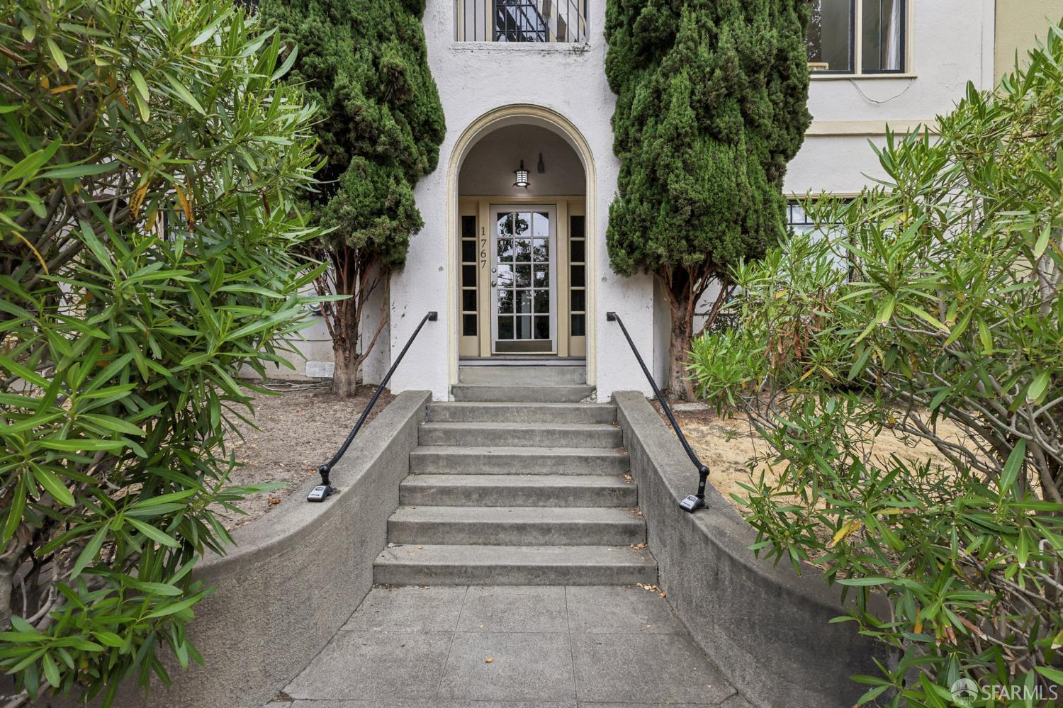 Detail Gallery Image 15 of 32 For 1767 Euclid Ave #4,  Berkeley,  CA 94709 - 2 Beds | 1 Baths