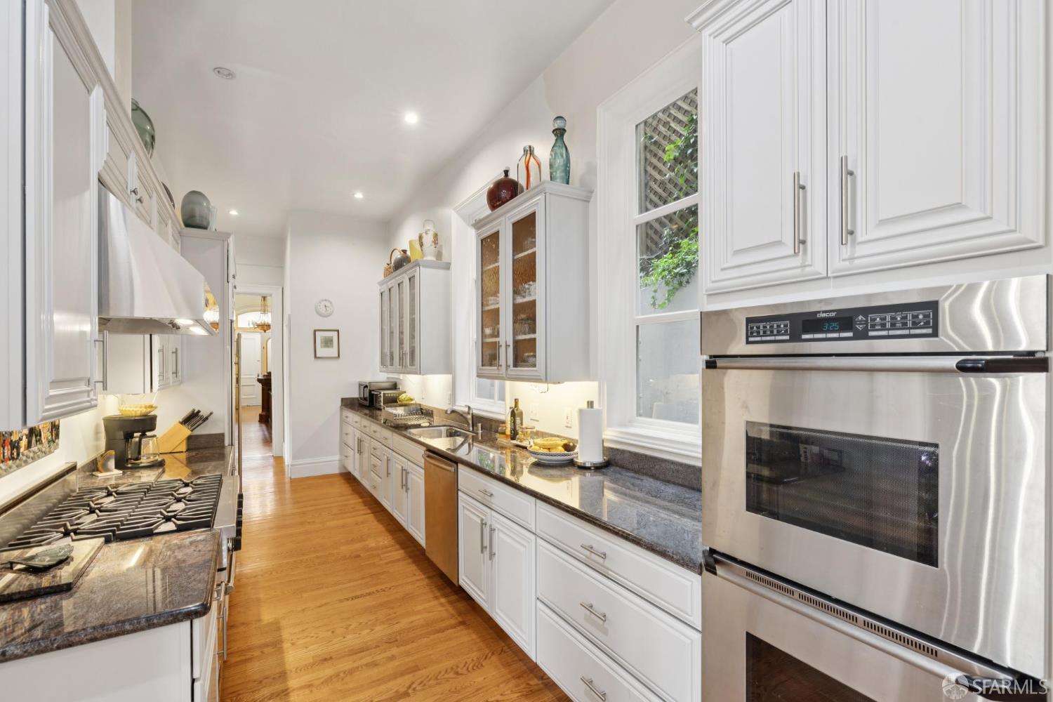 Detail Gallery Image 15 of 53 For 1818 California St, San Francisco,  CA 94109 - 6 Beds | 6/1 Baths