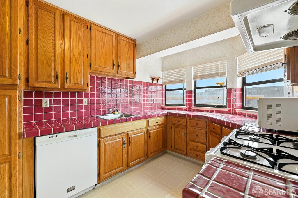 Detail Gallery Image 7 of 48 For 597 Lincoln Way, San Francisco,  CA 94122 - – Beds | – Baths
