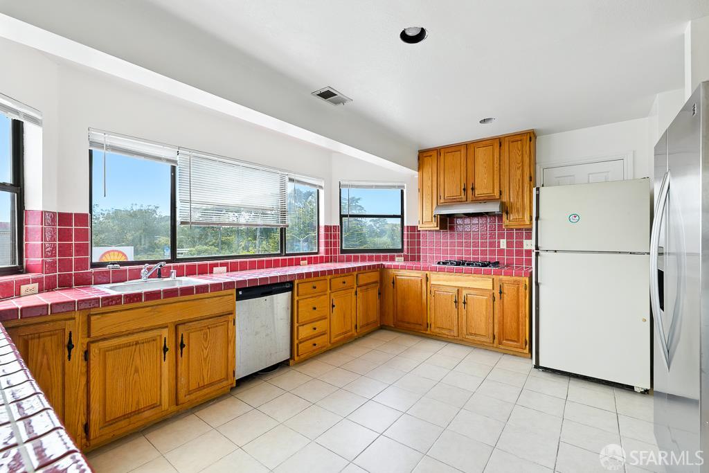 Detail Gallery Image 18 of 48 For 597 Lincoln Way, San Francisco,  CA 94122 - – Beds | – Baths