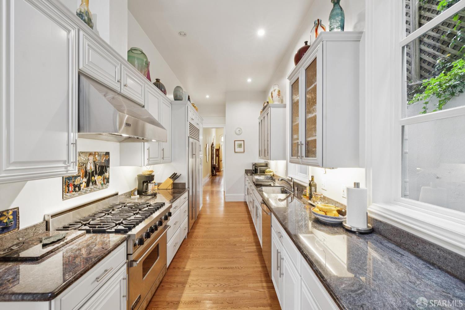 Detail Gallery Image 16 of 53 For 1818 California St, San Francisco,  CA 94109 - 6 Beds | 6/1 Baths