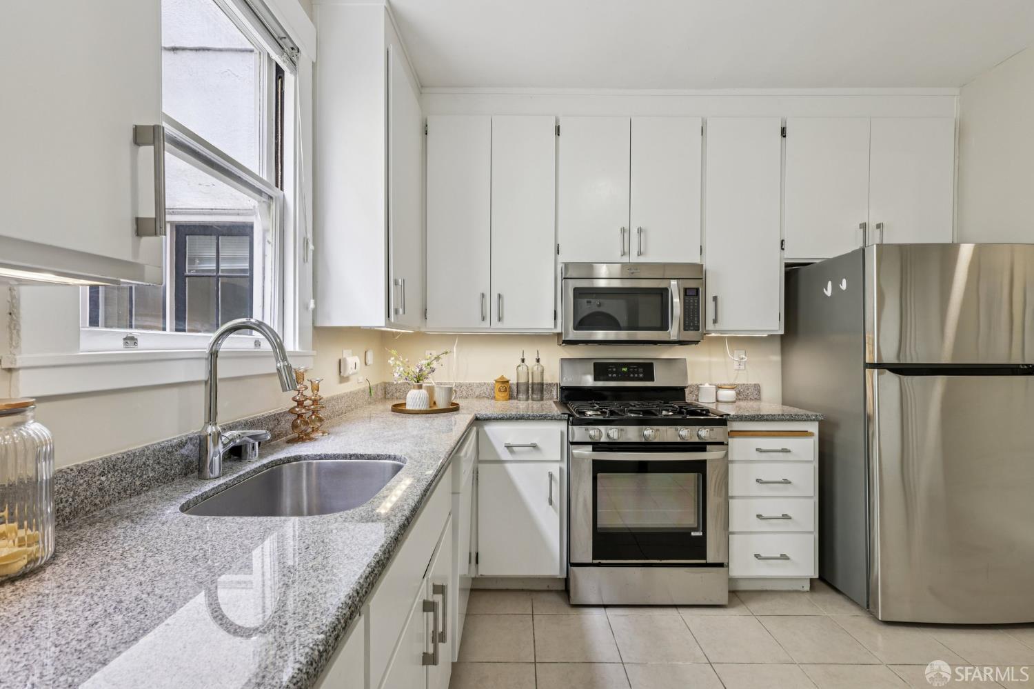 Detail Gallery Image 7 of 32 For 1767 Euclid Ave #4,  Berkeley,  CA 94709 - 2 Beds | 1 Baths