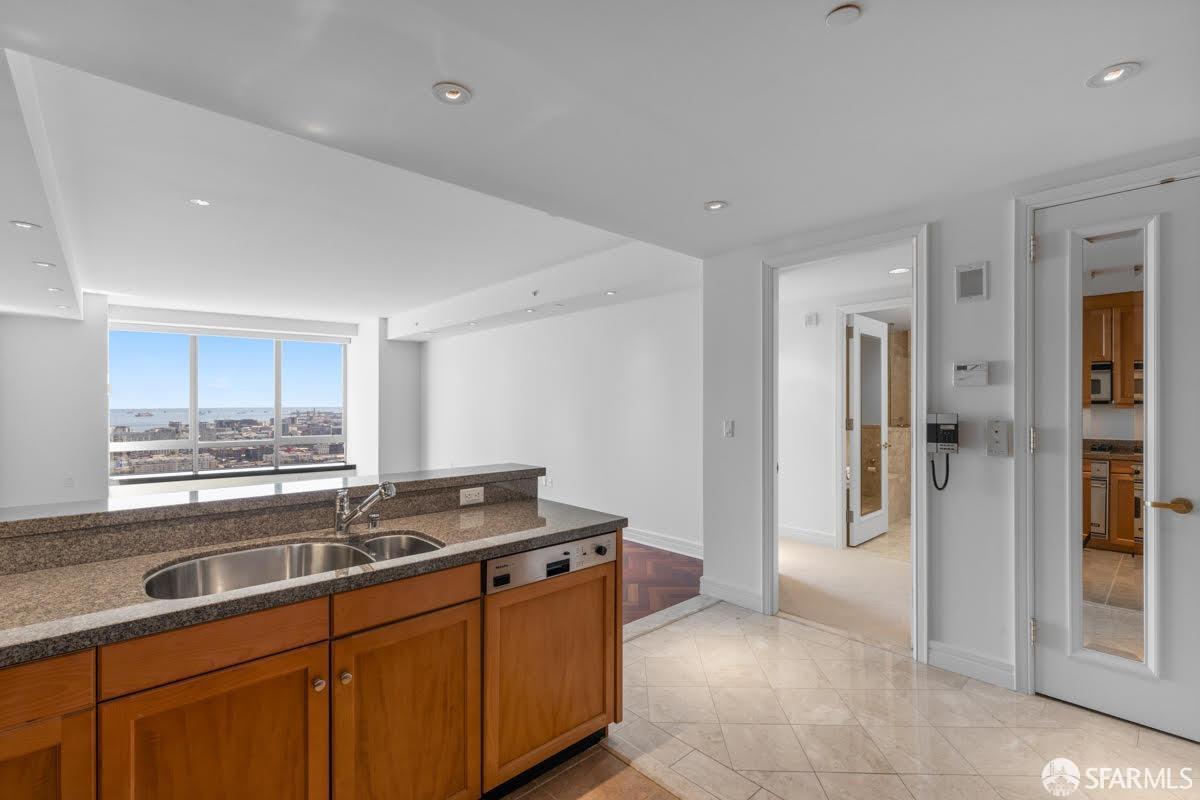 Detail Gallery Image 9 of 29 For 765 Market St 33h,  San Francisco,  CA 94103 - 2 Beds | 2/1 Baths
