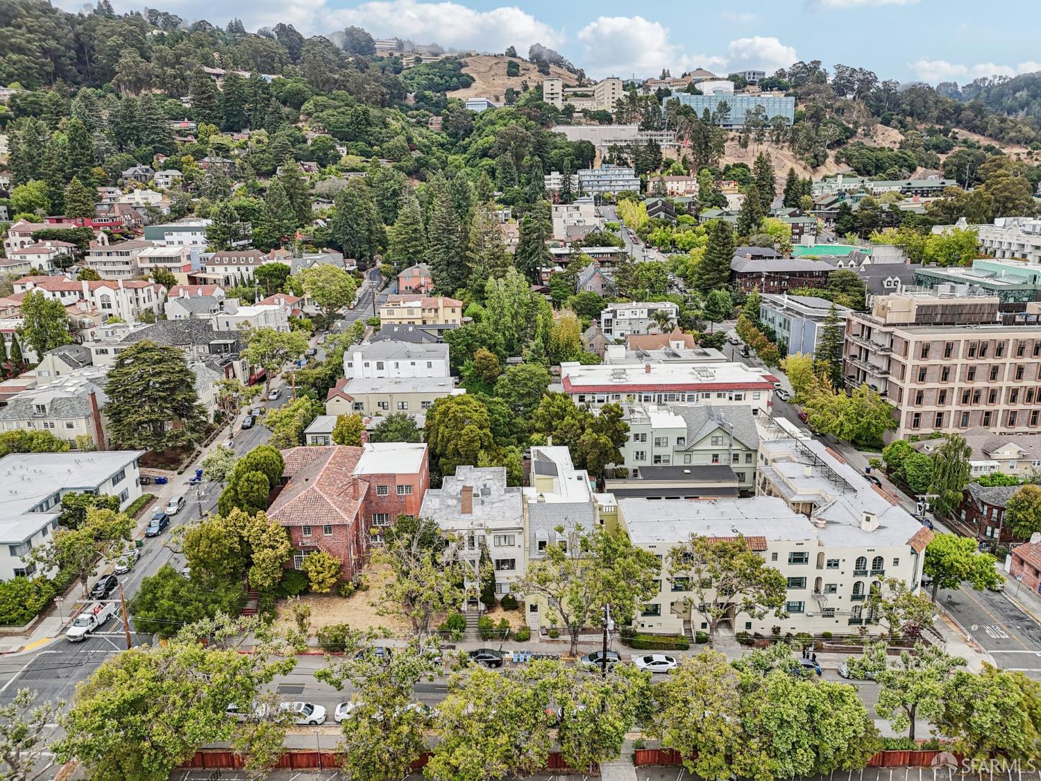 Detail Gallery Image 24 of 32 For 1767 Euclid Ave #4,  Berkeley,  CA 94709 - 2 Beds | 1 Baths