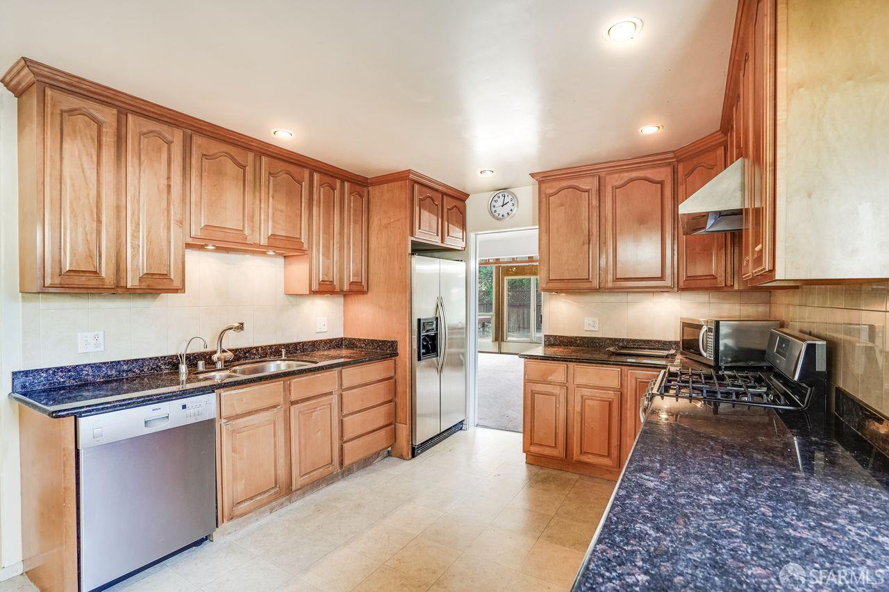 Detail Gallery Image 8 of 22 For 172 Amber Dr, San Francisco,  CA 94131 - 5 Beds | 3 Baths