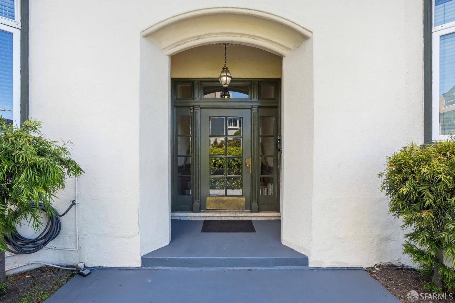 Photo #2: 425060337 Listing 