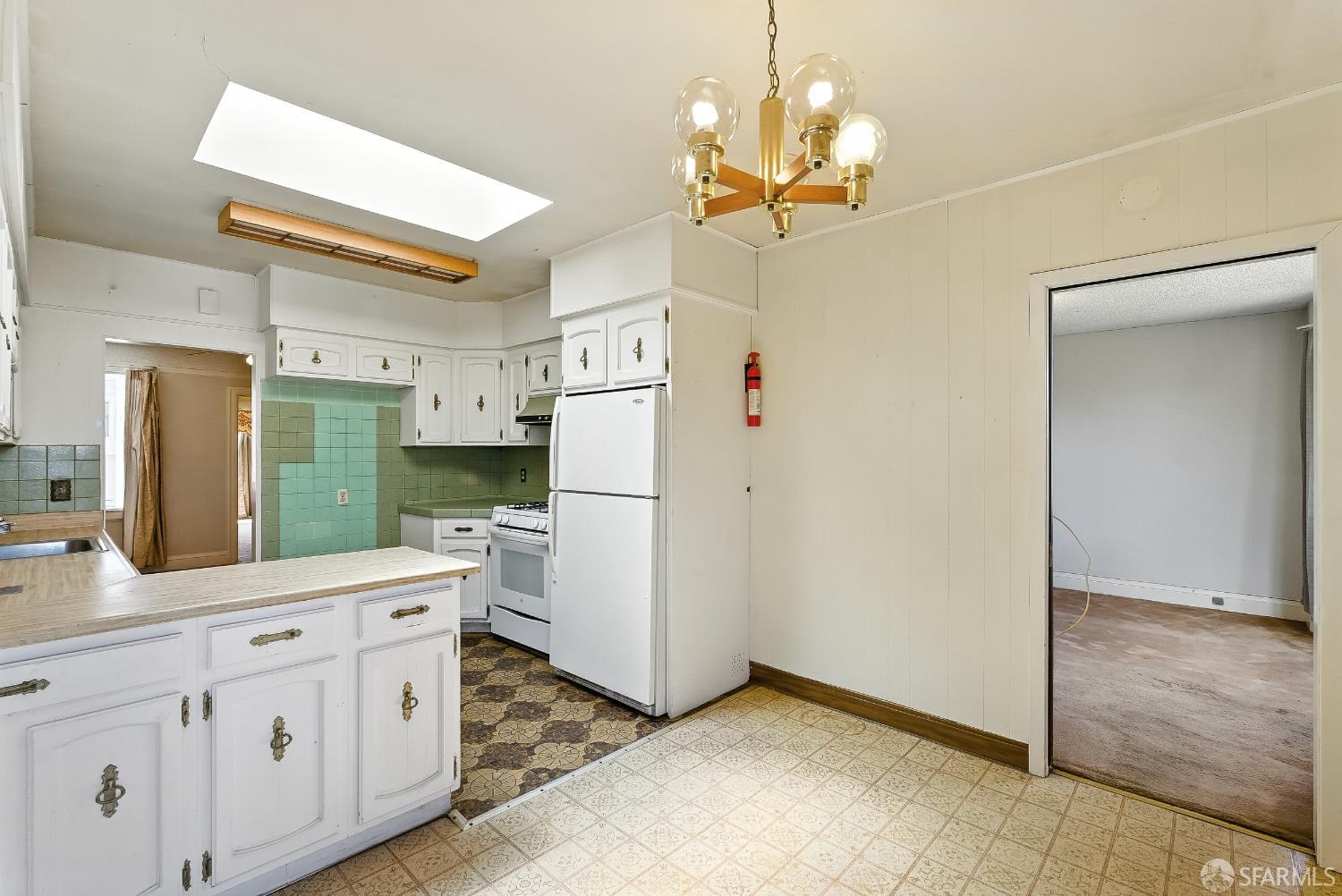 Detail Gallery Image 22 of 32 For 325 Pope St, San Francisco,  CA 94112 - 3 Beds | 2 Baths