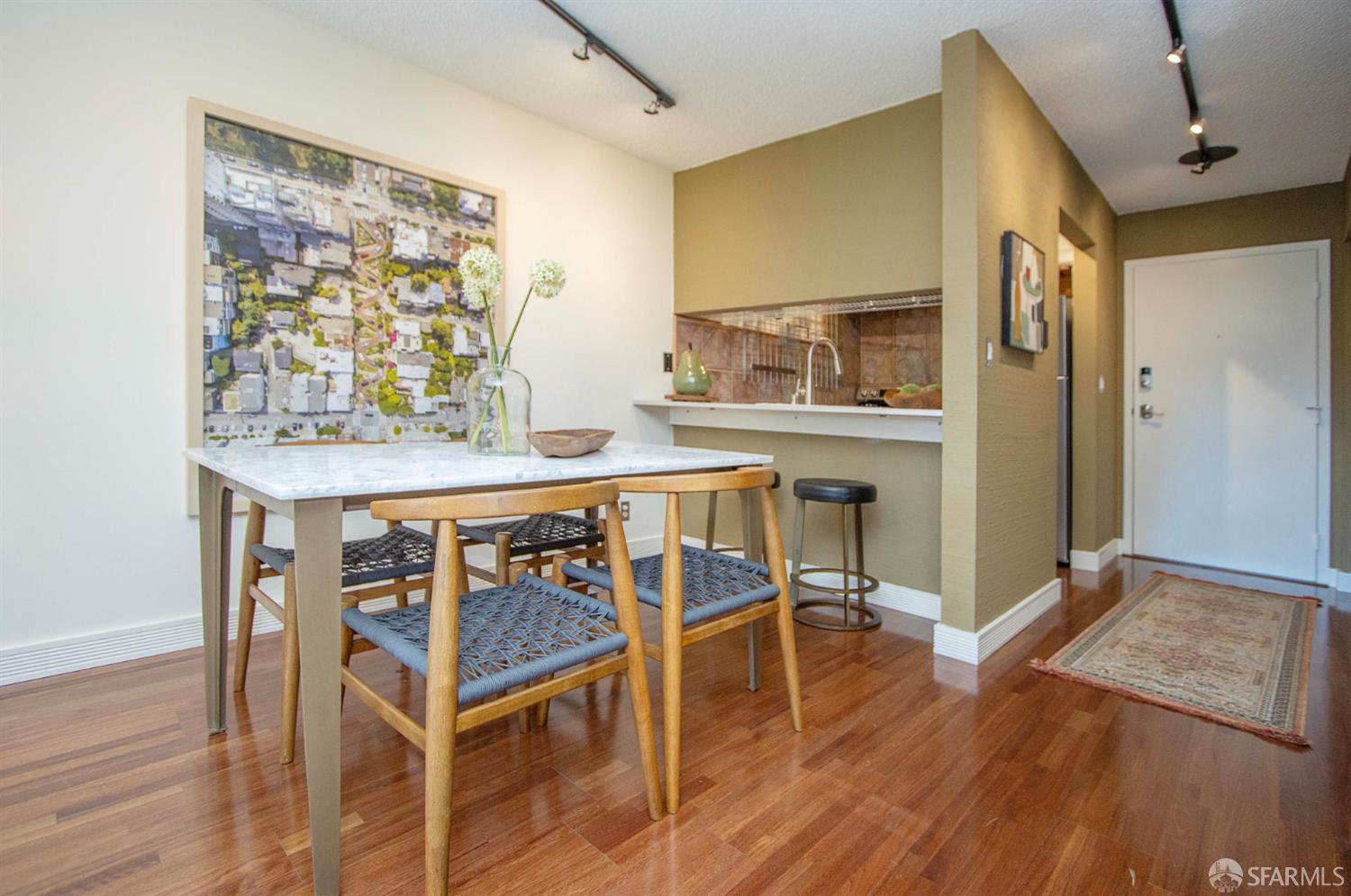 Photo #5: 425060256 Listing 