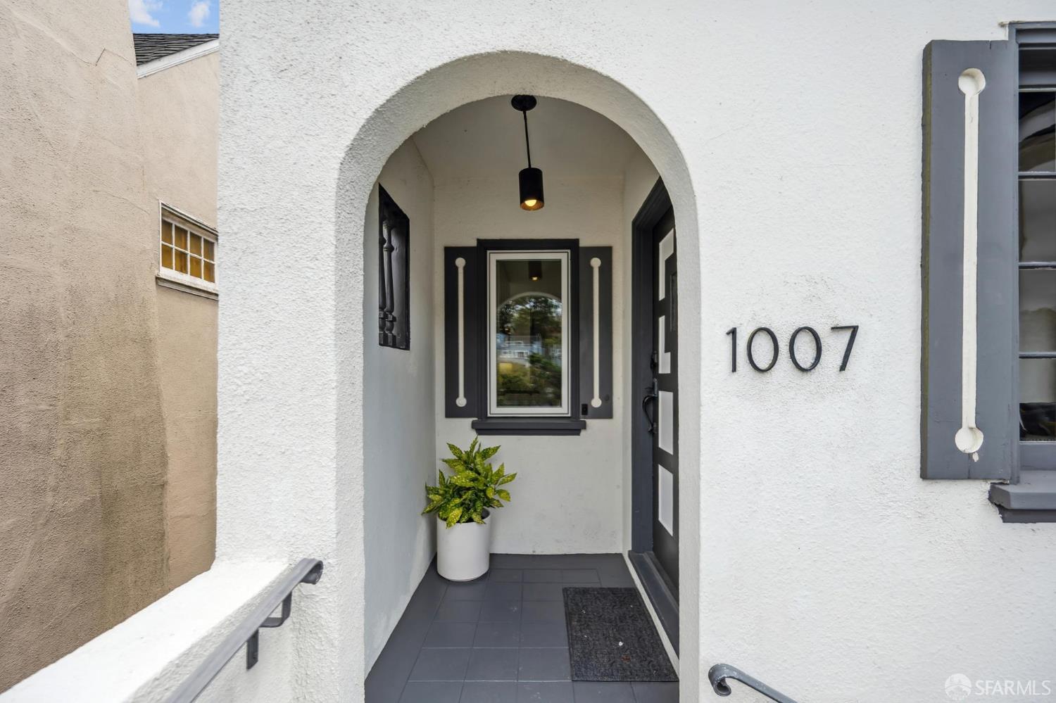 Detail Gallery Image 3 of 56 For 1007 Portola Dr, San Francisco,  CA 94127 - 3 Beds | 2 Baths
