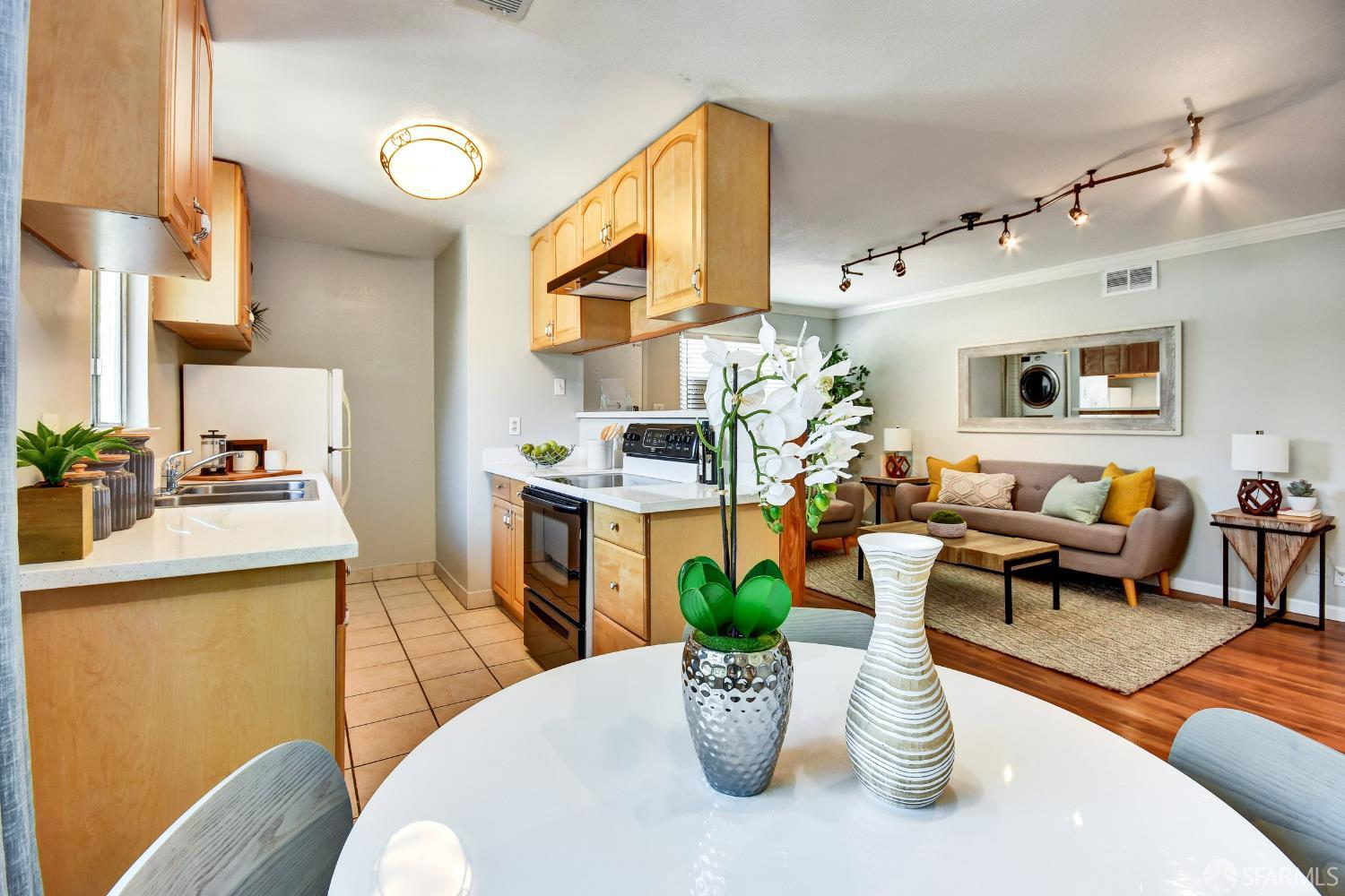 Detail Gallery Image 12 of 23 For 329 Blossom Hill Rd #4,  San Jose,  CA 95123 - 2 Beds | 1 Baths