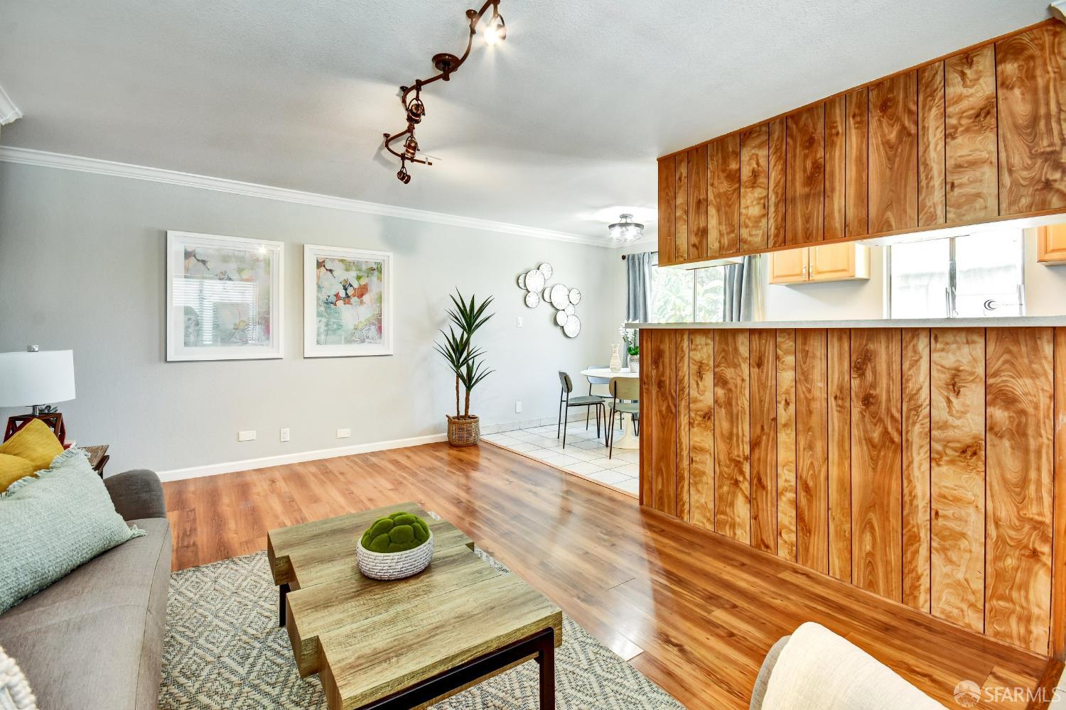 Detail Gallery Image 4 of 23 For 329 Blossom Hill Rd #4,  San Jose,  CA 95123 - 2 Beds | 1 Baths