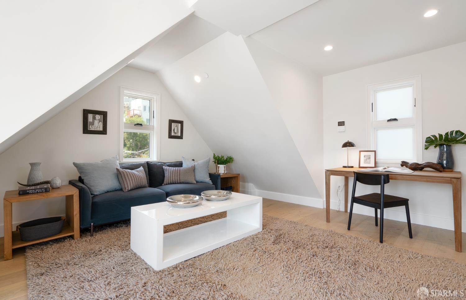 Detail Gallery Image 9 of 28 For 4822 19th St, San Francisco,  CA 94114 - 4 Beds | 4/1 Baths
