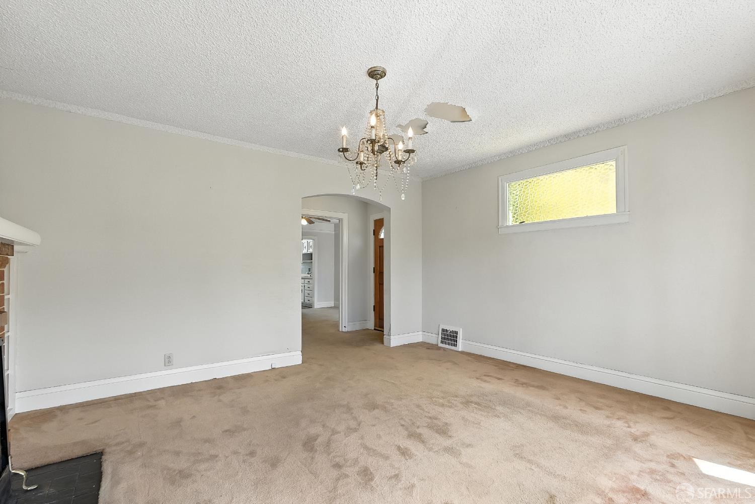 Detail Gallery Image 9 of 32 For 325 Pope St, San Francisco,  CA 94112 - 3 Beds | 2 Baths