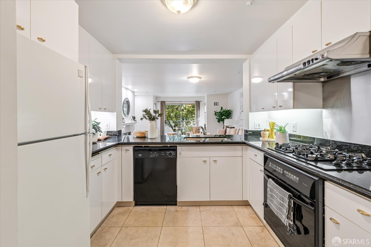 Detail Gallery Image 8 of 30 For 600 Chestnut St #211,  San Francisco,  CA 94133 - 2 Beds | 2 Baths