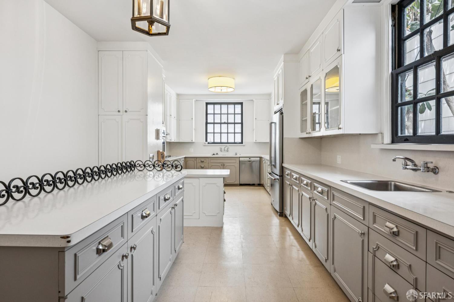Detail Gallery Image 18 of 49 For 843 Mason St, San Francisco,  CA 94108 - 5 Beds | 4/2 Baths