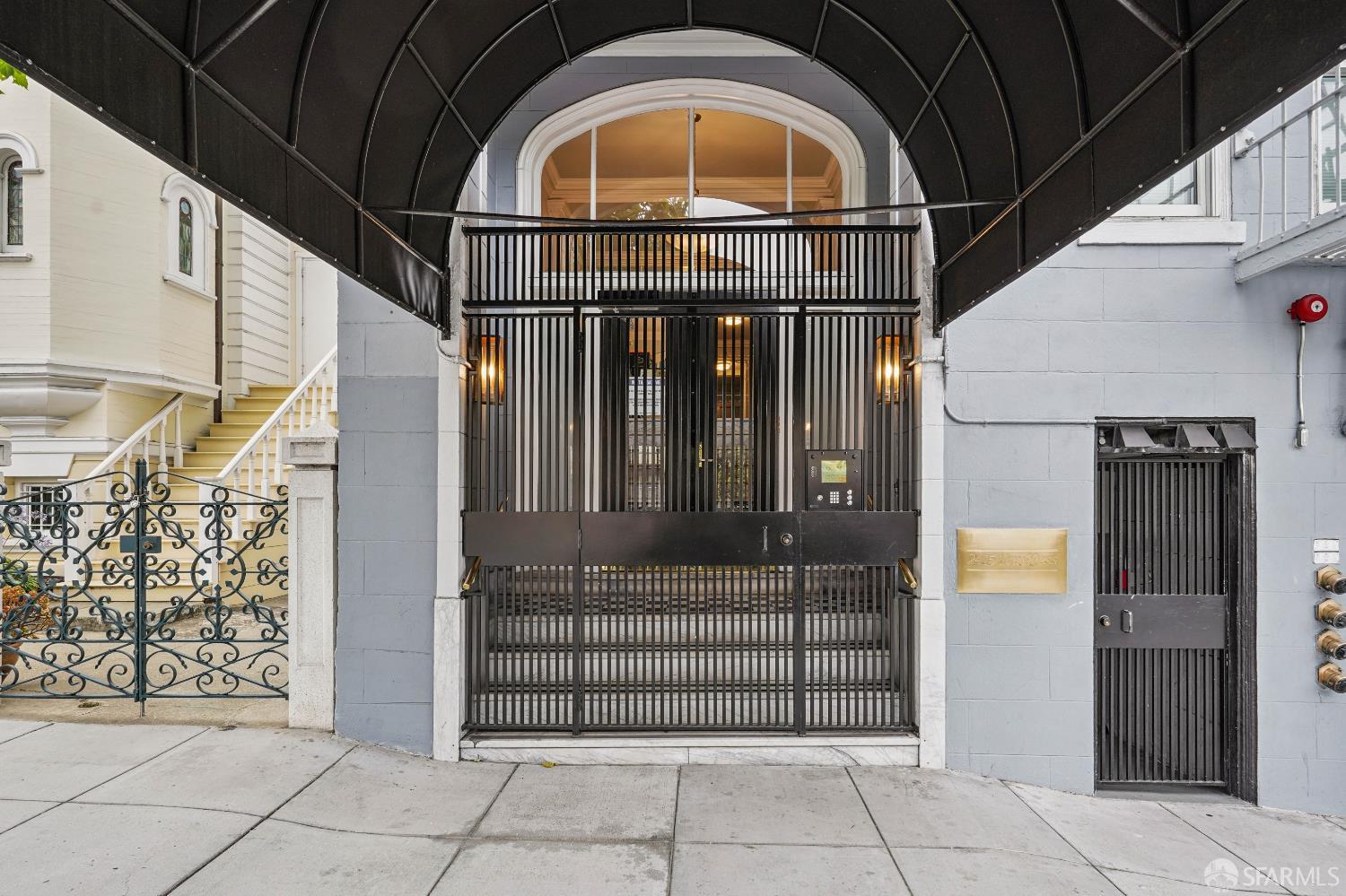 Detail Gallery Image 2 of 15 For 2415 Van Ness Ave #202,  San Francisco,  CA 94109 - 1 Beds | 1 Baths