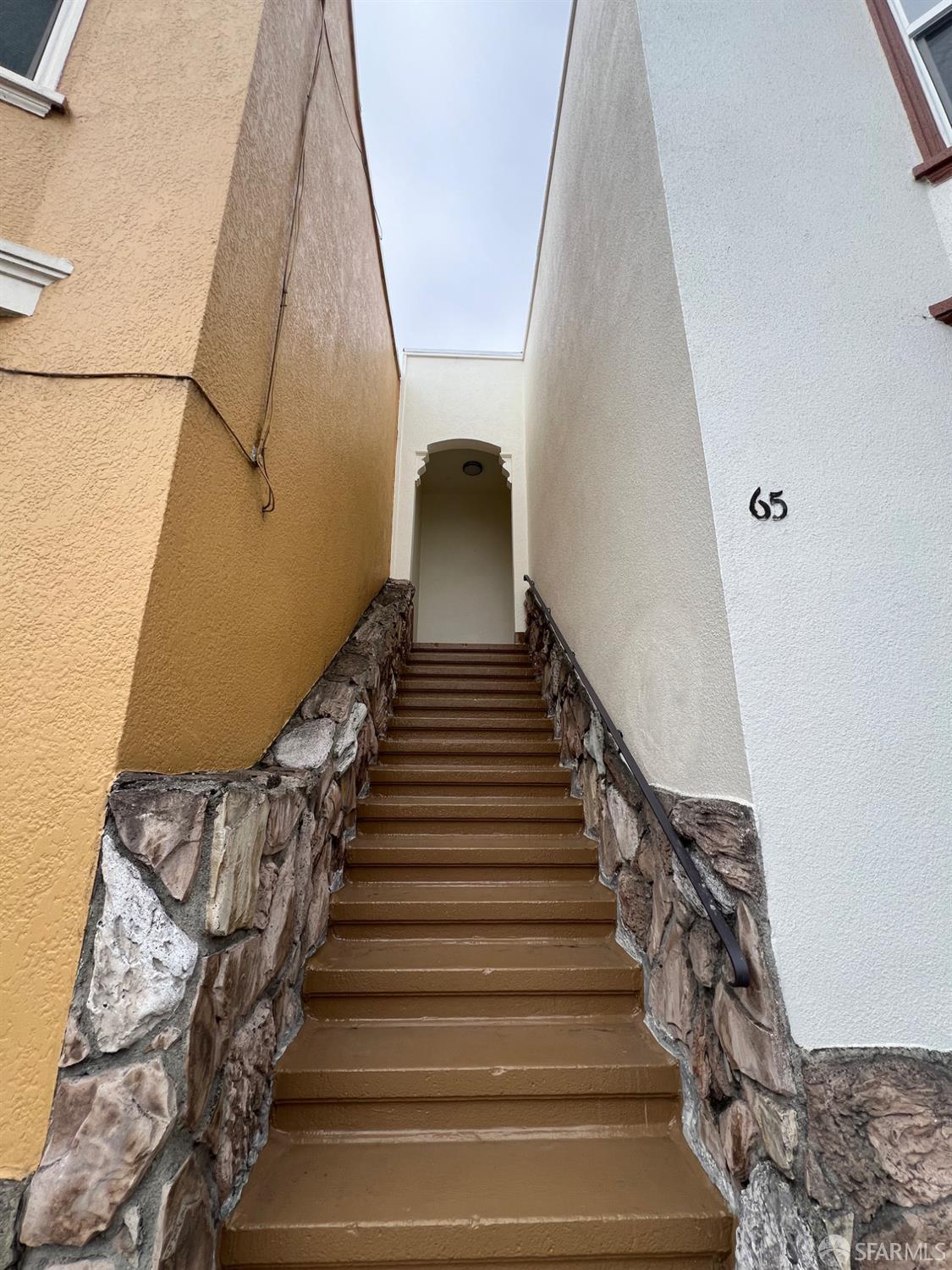 Detail Gallery Image 3 of 40 For 65 Ottawa Ave, San Francisco,  CA 94112 - 2 Beds | 1 Baths