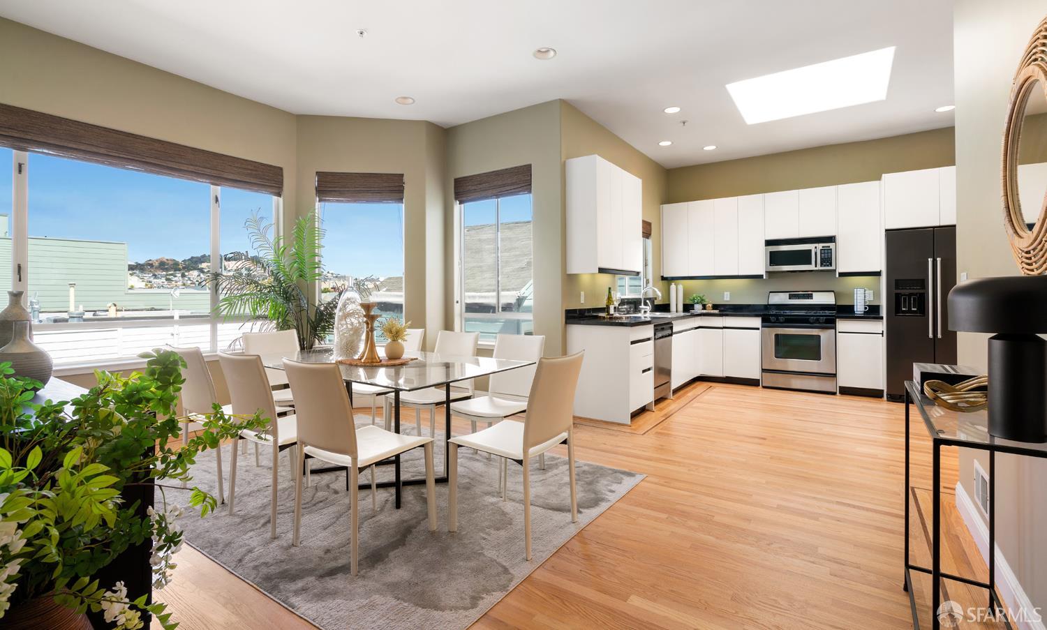 Detail Gallery Image 2 of 38 For 3310 19th St #303,  San Francisco,  CA 94110 - 3 Beds | 2/1 Baths
