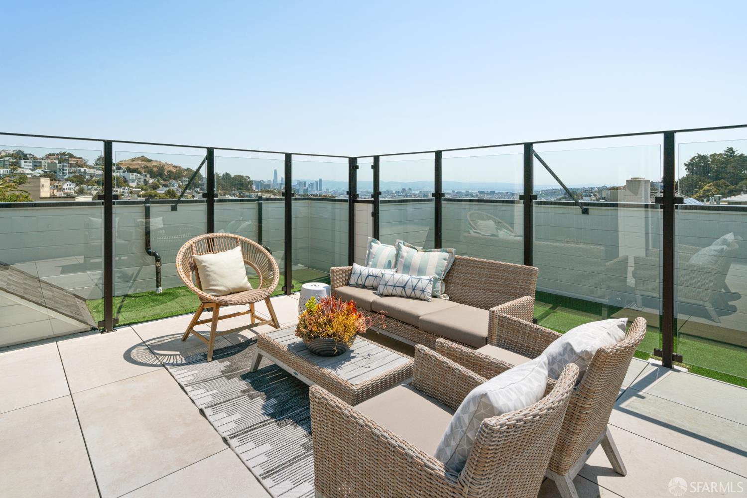 Detail Gallery Image 13 of 28 For 4822 19th St, San Francisco,  CA 94114 - 4 Beds | 4/1 Baths