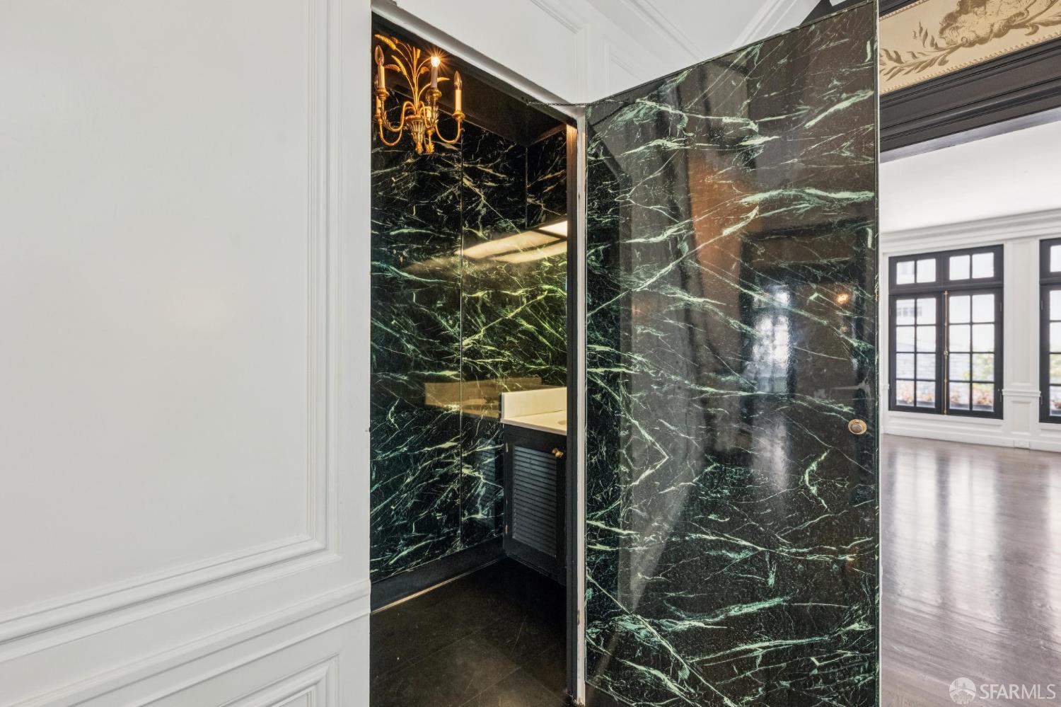Detail Gallery Image 12 of 49 For 843 Mason St, San Francisco,  CA 94108 - 5 Beds | 4/2 Baths